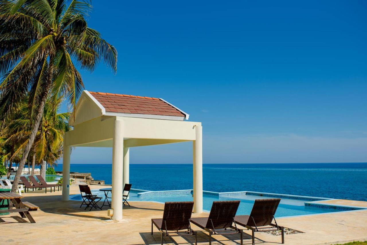 Whispering Seas Oceanfront Suite Ocho Rios Zewnętrze zdjęcie