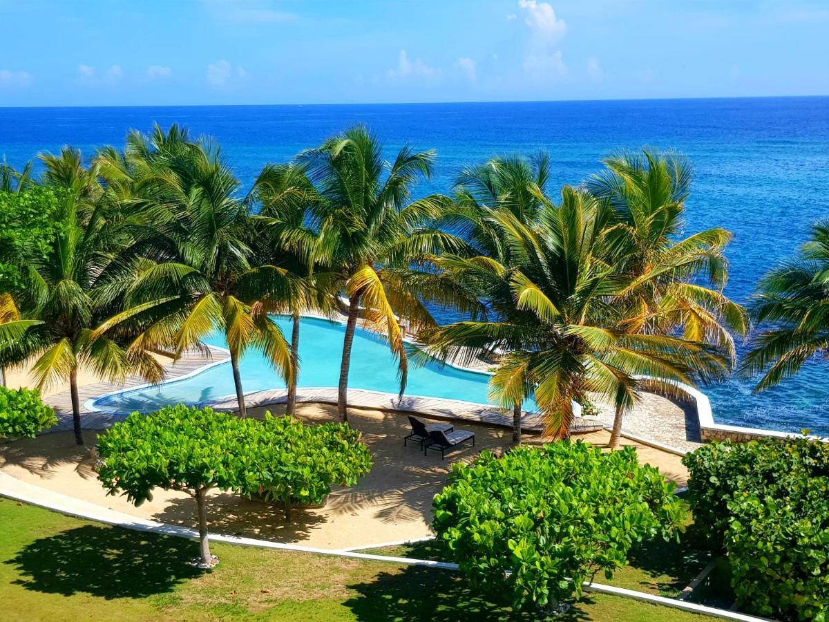 Whispering Seas Oceanfront Suite Ocho Rios Zewnętrze zdjęcie